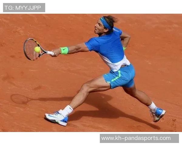 深圳羽毛球队区域防守策略解析与欧冠足球战术对比探讨 深圳羽毛球队区域防守策略解析与欧冠足球战术对比探讨